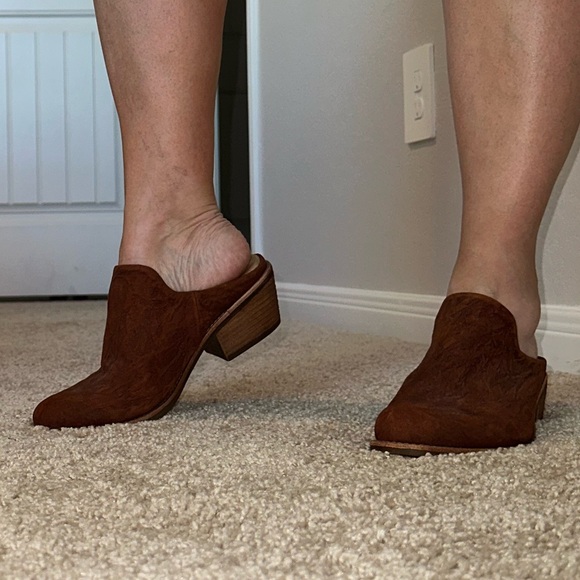 Sofft Women’s Rich Brown Suede heeled mules - Picture 11 of 11